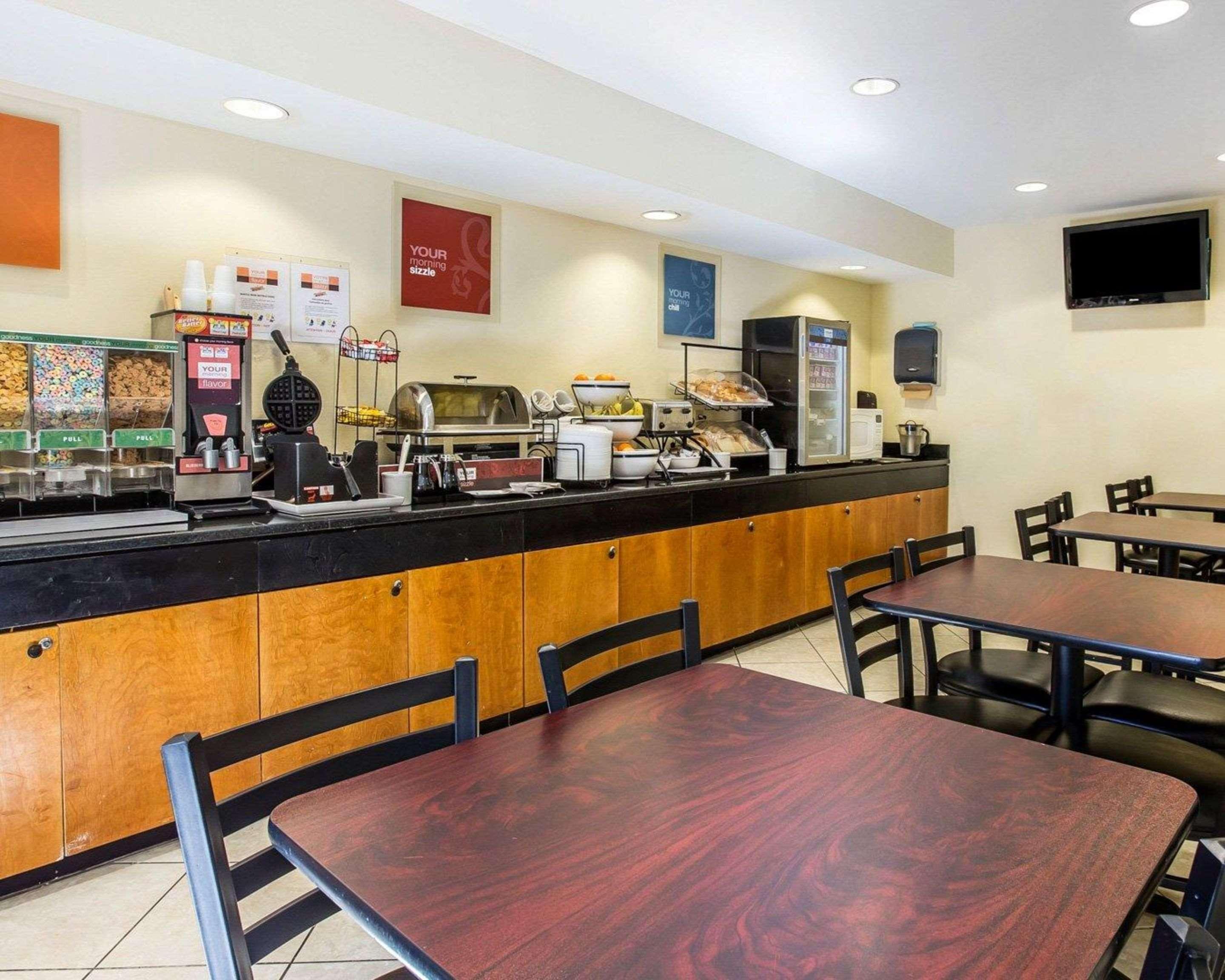 Quality Inn Darien-North Brunswick Zewnętrze zdjęcie